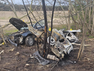 Tragická nehoda pri Jablonici: Náraz auta do stromov si vyžiadal dva mladé životy