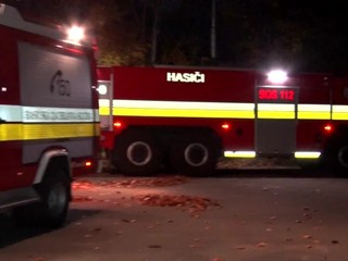 Muž chcel zabezpečiť teplo pre svoju tehotnú priateľku, zapálil pri tom predajný stánok