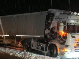 Vodičom prejazd v Rimavskej Sobote komplikovalo počasie a neskôr mikrospánok kamionistu