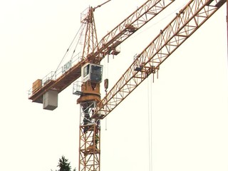 Vo výške sedemdesiat metrov v kabíne prišiel o život žeriavnik