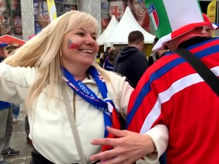 Napriek výsledku skvelá atmosféra. S Macejkom sa zabávali nielen Slováci