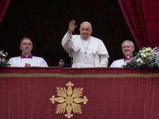 Požehnanie Urbi et Orbi: Pápež vyzval na prepustenie rukojemníkov a ukončenie vojny v Gaze