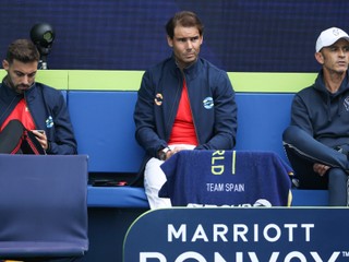 Nadal potrebuje masáž, Djokovič zariadil víťazstvo