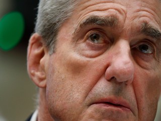 Zomrel bývalý šéf FBI, ktorý viedol vyšetrovanie okolo Trumpa. Ten sa z jeho smrti teší