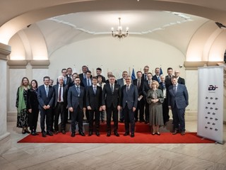 Premiér na stretnutí s veľvyslancami krajín EÚ: Slovensko nevydá na vojenskú pomoc Ukrajine ani cent