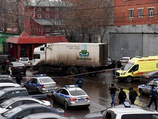 Streľba v Moskve. Útočník zadržiava v továrni rukojemníkov