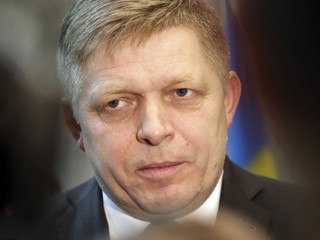 Fico odmieta, že by klamal o vyzve na ospravedlnenie novinárom. Posiela dôkaz