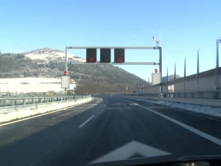 Diaľničný obchvat je sprejazdnený. Použili kanadský spôsob