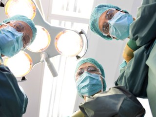 Doktori v Keni si splietli pacientov, operovali mozog nesprávnemu mužovi