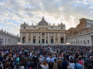 V blízkosti Vatikánu hliadkujú tisíce policajtov, Rím očakáva milión návštevníkov