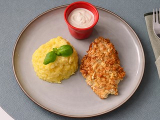 Kuracie rezne v kešu kréme, kaša