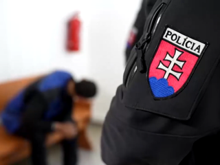 Nechutný prípad detskej pornografie. Hlavnými aktérmi sú matka a syn