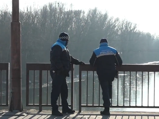 Mladík chcel skočiť z mosta. Mestskí policajti ho zachránili v poslednej chvíli