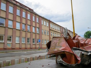 Humanitárnu pomoc po veternej smršti na východe dostalo 315 domácností