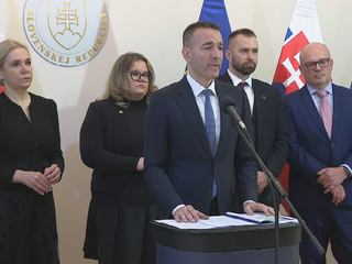 Tlačová beseda ministrov Druckera a Sakovej po rokovaní vlády