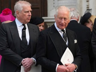 Kráľ reaguje. Prvé slová Karola o zatknutí jeho brata!