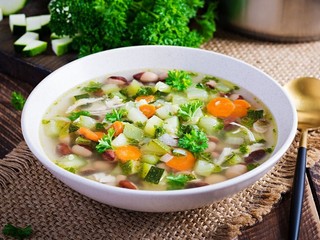 Pôjde to aj bez kapusty! Táto chudnúca polievka vás zbaví nadváhy aj brušného tuku