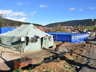 Unimobunky v Telgárte majú, nasťahovať sa do nich ale nemôžu. Ľudia po požiari ostávajú v stanoch