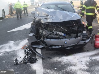 Vážna nehoda na východe. Došlo k čelnej zrážke dvoch áut