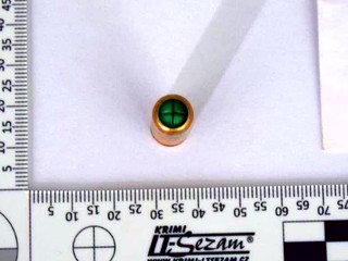 Muž, ktorý sa nábojom v obálke vyhrážal žene, sa postavil pred súd