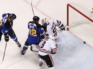 Gól snov pred sirénou a víťazstvo St.Louis nad Chicagom