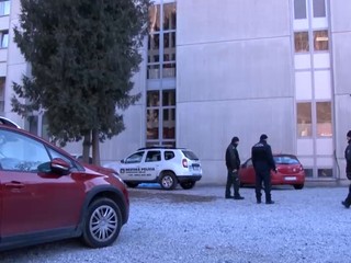 Liečebný pobyt skončil tragicky. Muž vyskočil z okna na piatom poschodí