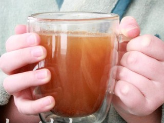 Kolegyni sypala do čaju lieky. Polícia začala trestné stíhanie