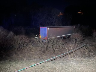 Mimoriadne tragická dopravná nehoda: Kamión sa zrazil s dodávkou. Obaja vodiči boli na mieste mŕtvi