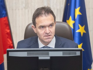 Vláda schválila formálny návrh vyrovnaného rozpočtu. Varuje ale pred jeho použitím