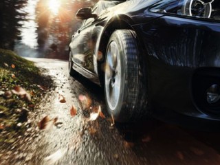 Letné pneumatiky strácajú priľnavosť. Pribúda viac nehôd zo šmyku