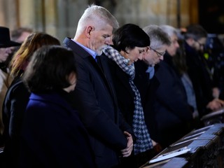 ONLINE: Odpustiť neznamená, že schvaľujeme zlo, odznelo na bohoslužbe v Prahe