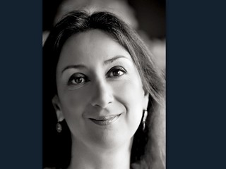 V prípade vraždy novinárky z Malty vypovedal bývalý premiér, Joseph Muscat