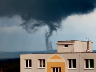 Na hraniciach medzi ČR a SR sa v sobotu vyskytlo zrejme slabšie tornádo