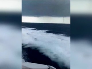 VIDEO: Tri vodné tornáda. Extrémy počasia prichádzajú častejšie