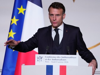 Macron zvažuje, že požiada EÚ o kroky proti Trumpovým clám súvisiacim s Grónskom