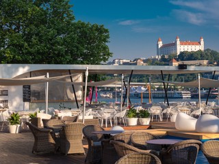 Bratislavská pláž začína ďalšiu sezónu. Dobrá hudba, knihy a kino