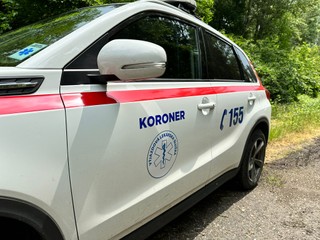 Zomrela seniorka z Plzne, ktorá sa prebrala v rakve. Prípad vyšetruje polícia