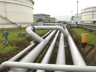 Ropa cez Družbu stále neprúdi: Slovensko rokuje o alternatívach