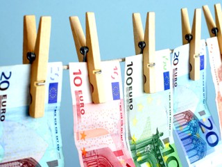 Za dva roky vyhlásilo osobný bankrot viac ako 20 000 Slovákov. Je medzi nimi aj 18-ročný tínedžer