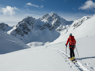 Skialpinistka sa v Západných Tatrách vážne zranila pri páde vo voľnom teréne