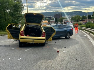 Vážna nehoda v Košiciach. Zranilo sa šesť osôb, medzi nimi aj dieťa