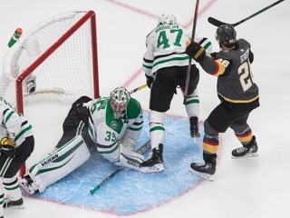 Šťastný naštartoval Vegas, rytieri vyrovnali finále s Dallasom na 1:1