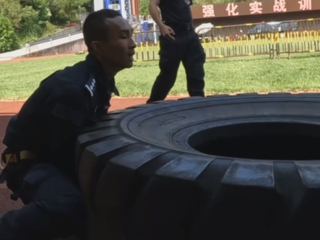 TAKTO prechádzajú špeciálne policajné jednotky v Číne výcvikom