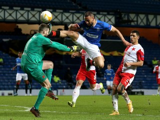 Kriminálny faul, dve červené  karty a postup Slavie cez Rangers