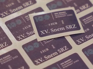 Oslavy za pol milióna zaplatia rybári? Päťeurová známka rozdelila zväz