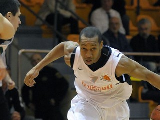 Aj basketbal na Hustom