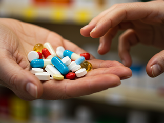 Lekárne evidujú množstvo liekového odpadu. U mladých si všimli zvýšený záujem o voľnopredajné lieky