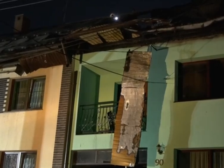 V Poľsku v dôsledku požiaru zhorela časť dediny. O strechu nad hlavou prišli desiatky ľudí, medzi nimi aj Slováci