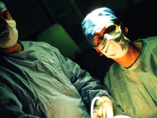 V nitrianskej nemocnici zoperovali pacientovi druhé koleno