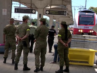 Od pondelka začali kontroly na hraničných priechodoch. Situácia sa vyostruje do fyzických útokov